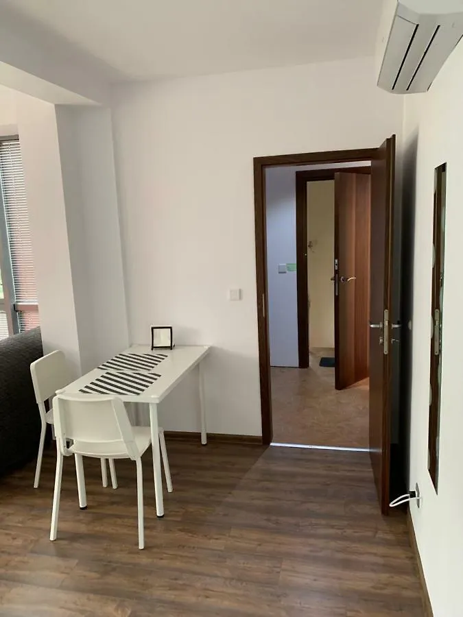 Lilia 4 Self-Check In Apartment София